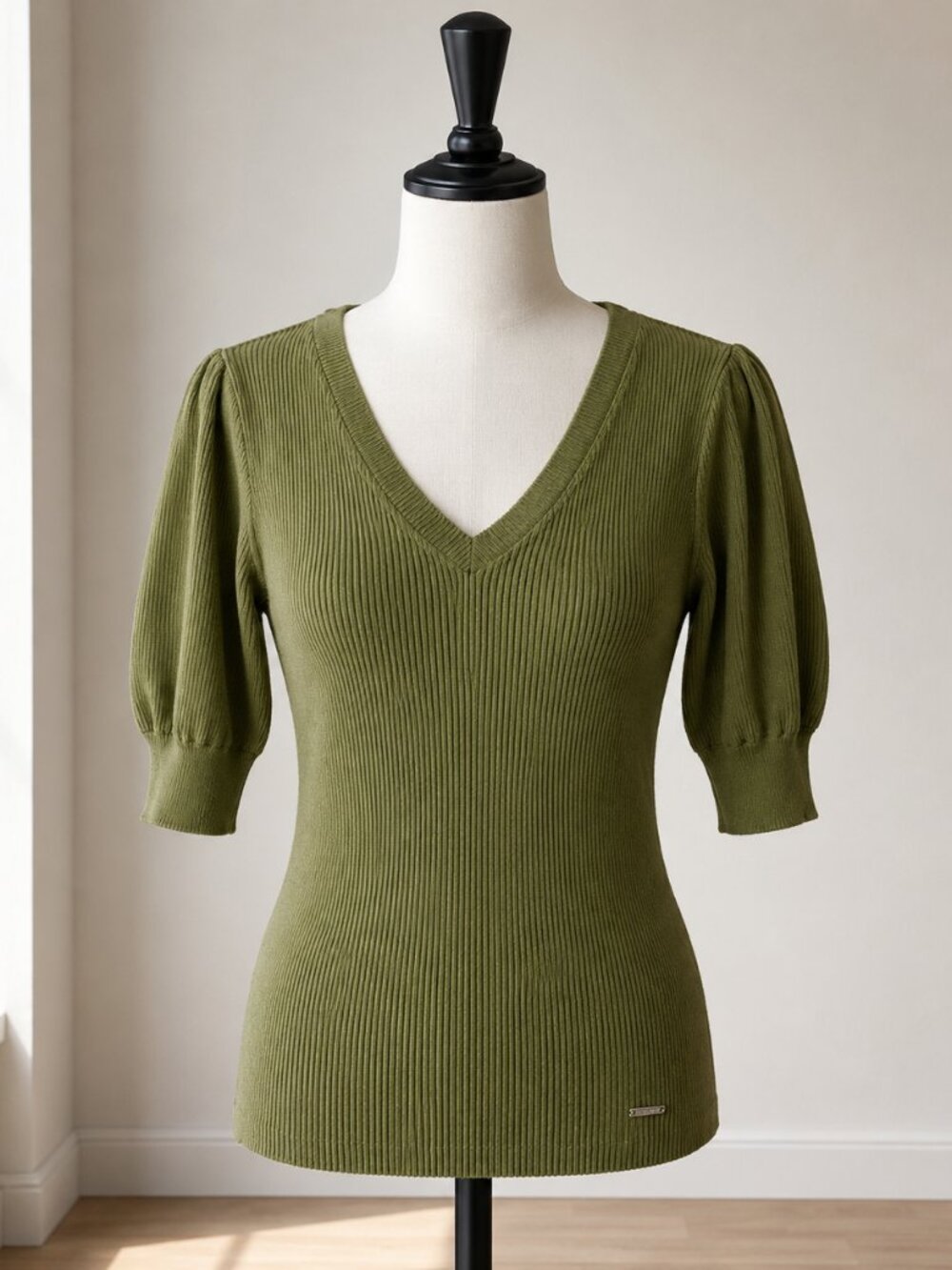 T Tahari Thicket Green Ribbed Knit Puffed Sleeve V-Neck Sweater M